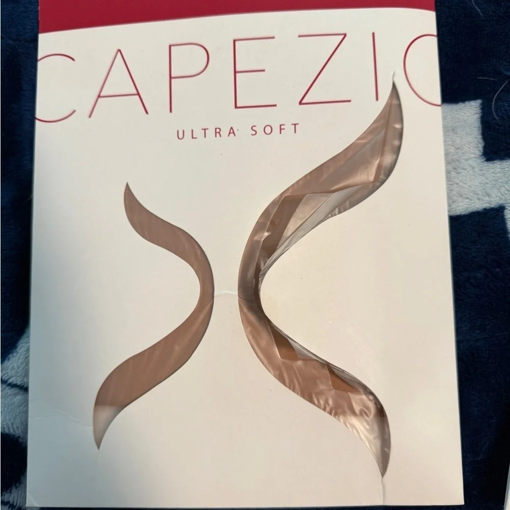 🩰NWT Capezio Girl Dance Tights in Tan